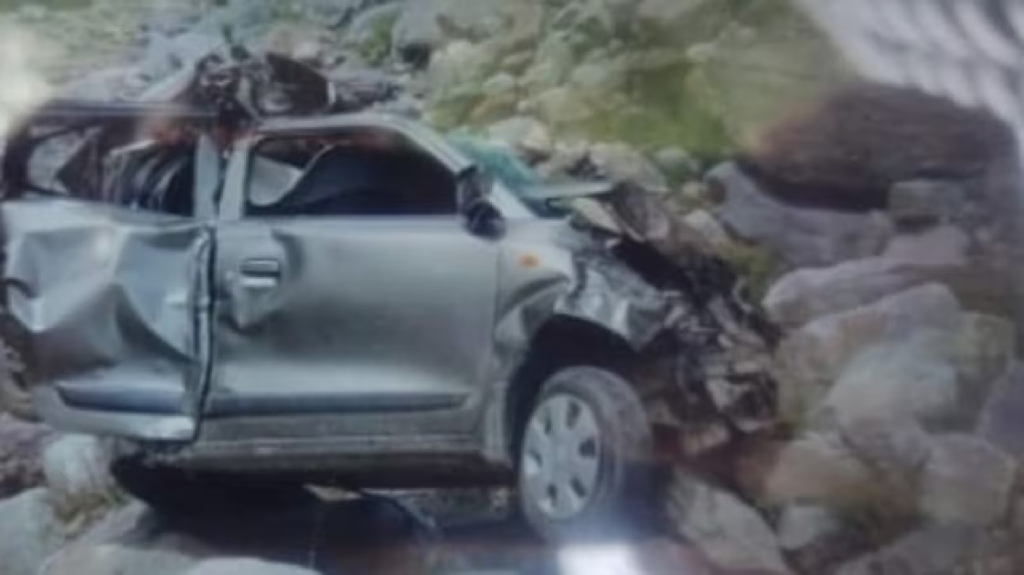 Tragic Road Accident Claims Entire Cops Family in South Kashmir