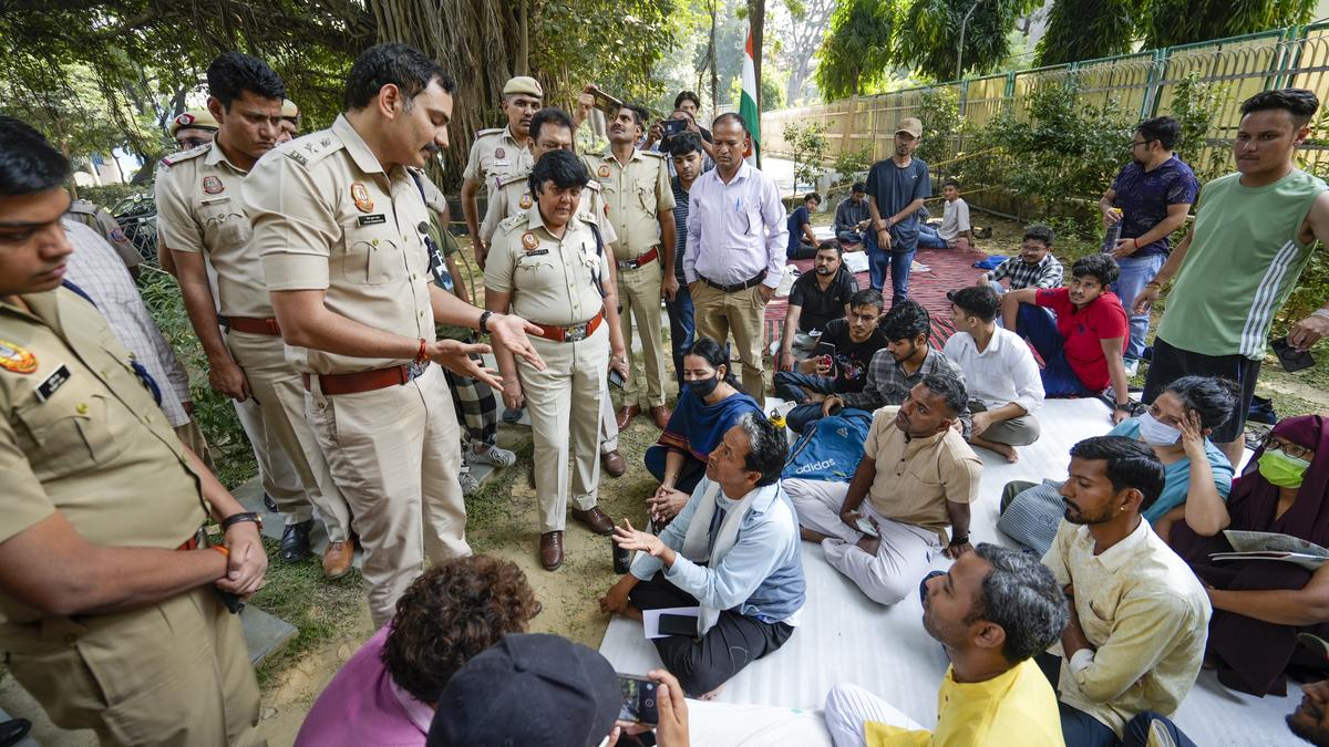 Delhi Detains Climate Activist Wangchuk and Supporters During Protest