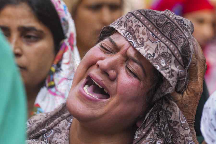 Police Refute Exodus Rumors After Ganderbal Attack; Mehbooba Mufti Seeks Action