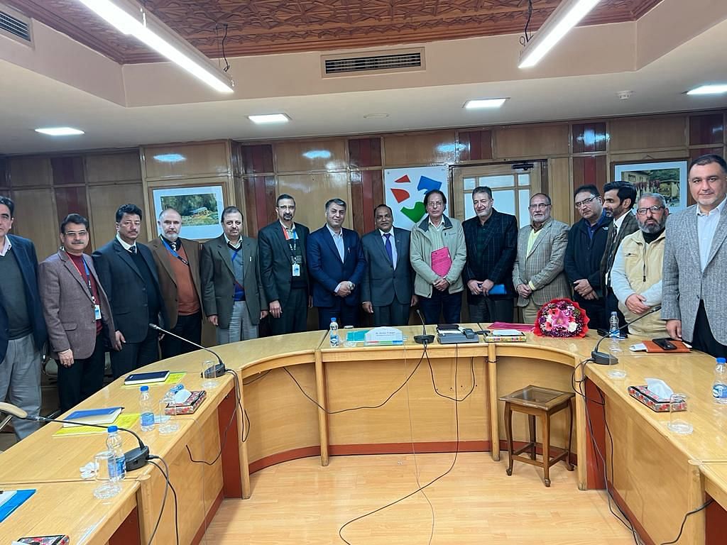 Strategic Dialogue: KCCI President Meets J&K Bank CEO Over OTS Scheme