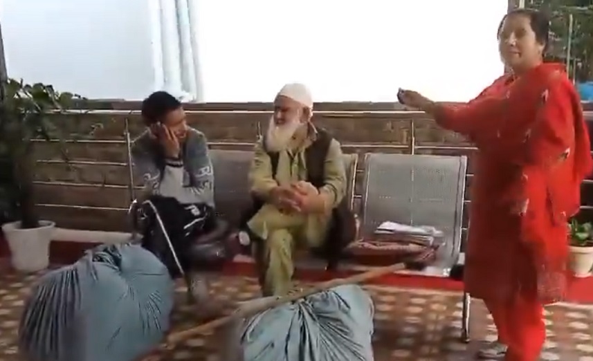 Viral Video: Chant ‘Jai Shri Ram’ or Leave; Woman Bullies Kashmiri Shawl Sellers in Himachal Pradesh