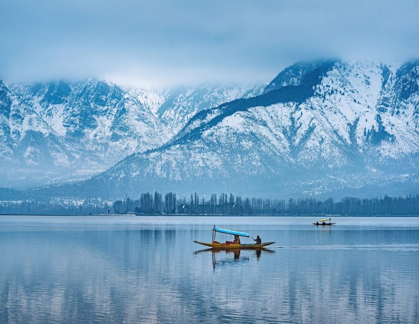 Experience Kashmir’s Winter Wonderland: Skiing, Shikara Rides, and Cozy Getaways Await