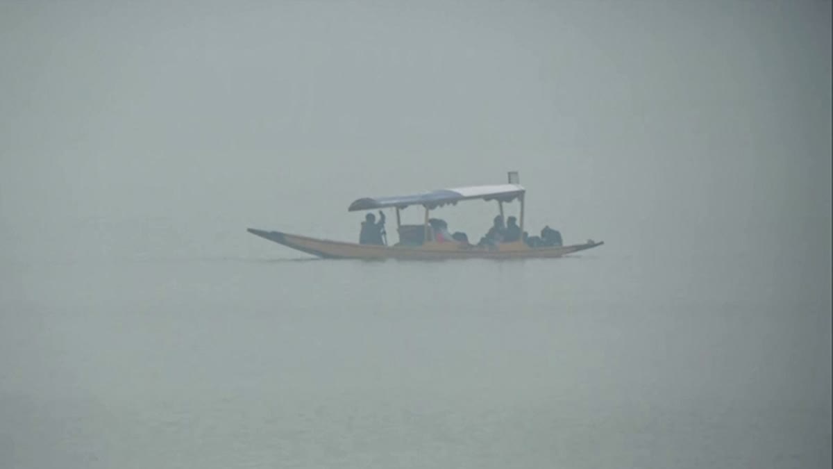 Kashmir Grapples with Arctic Wave: Freezing Temperatures and Power Shortages Impact Daily Life