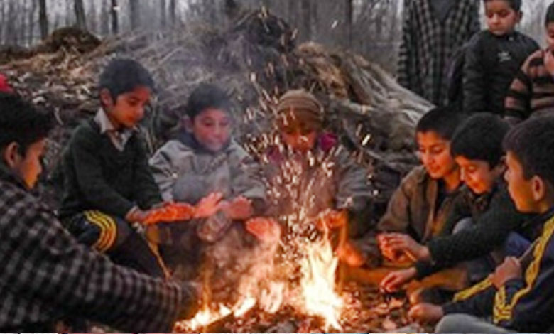 Chill Sets In: Clear Skies Bring Freezing Temperatures Across Kashmir