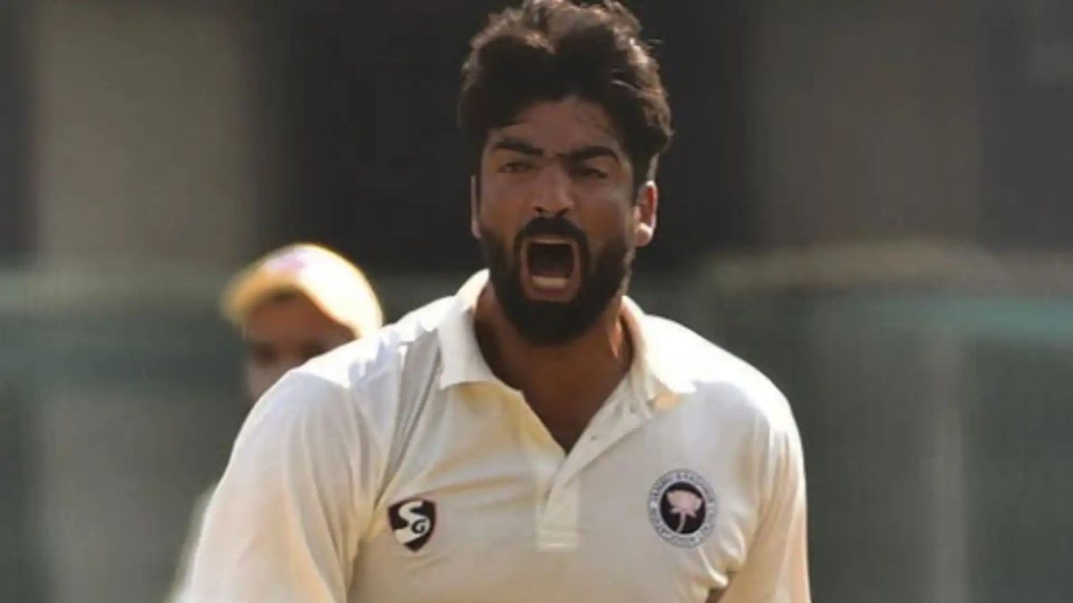 6’4″ Paceman Umar Nazir’s Scorcher Sends Rohit Sharma Packing