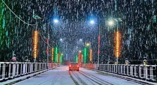 Winter Blues: Snowfall's Cheer Overshadowed by Record Cold in Kashmir