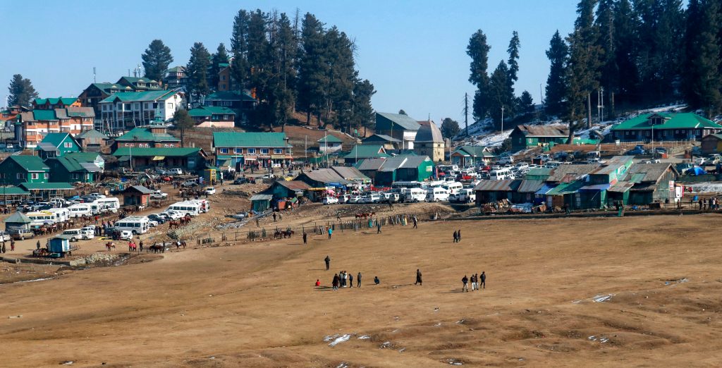Economic Distress in Kashmir as Snowless Winter Impacts Tourism