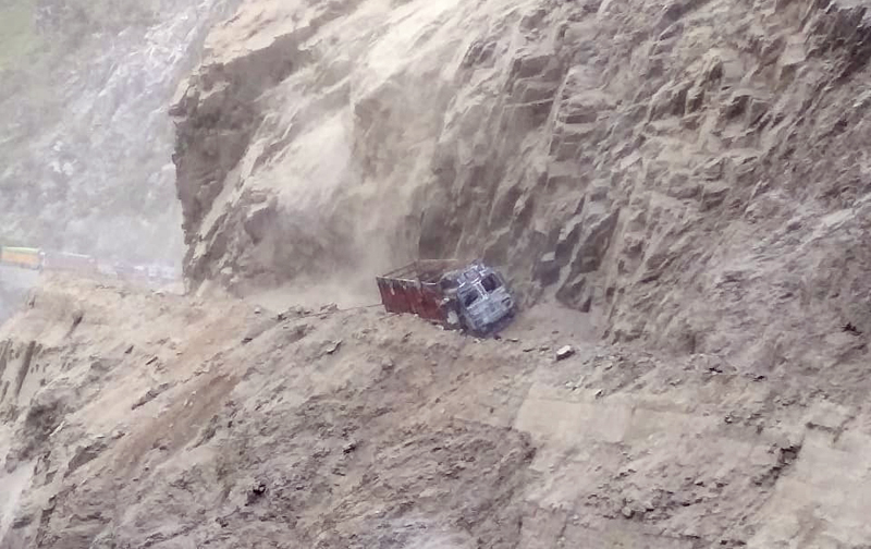 Heavy Rain and Snowfall Cause Tragic Incidents and Road Closures in Jammu and Kashmir