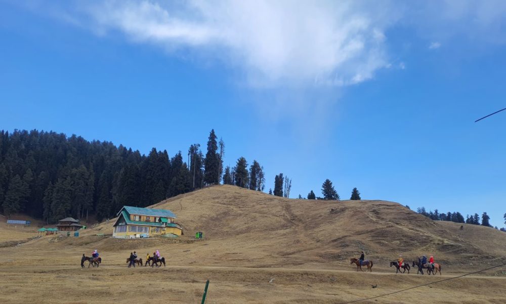Skiers Disappointed as Gulmarg Misses Heavy Snowfall; Another Wet Spell Predicted in J&K