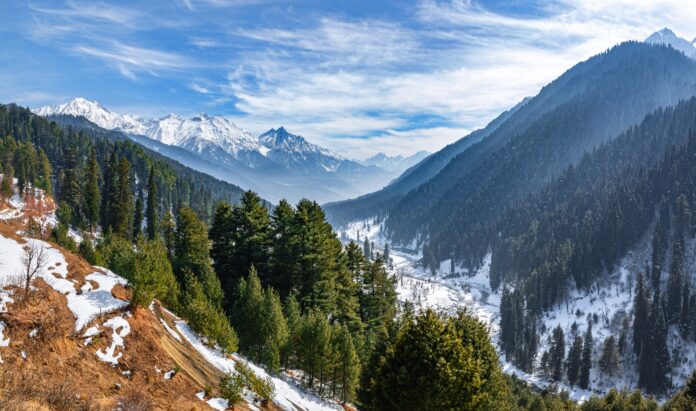 Tourism and Agriculture in Kashmir Face Snow Deficit Challenge, Fresh Disturbance Brings Hope