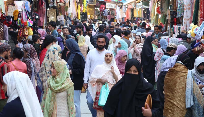 Economic Woes in Kashmir: Traders Struggle Amid Eid Shopping Slump