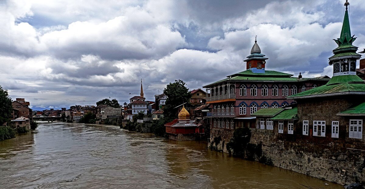 Rainfall Persists, But Kashmir’s Rivers Remain Safe: Officials Assure