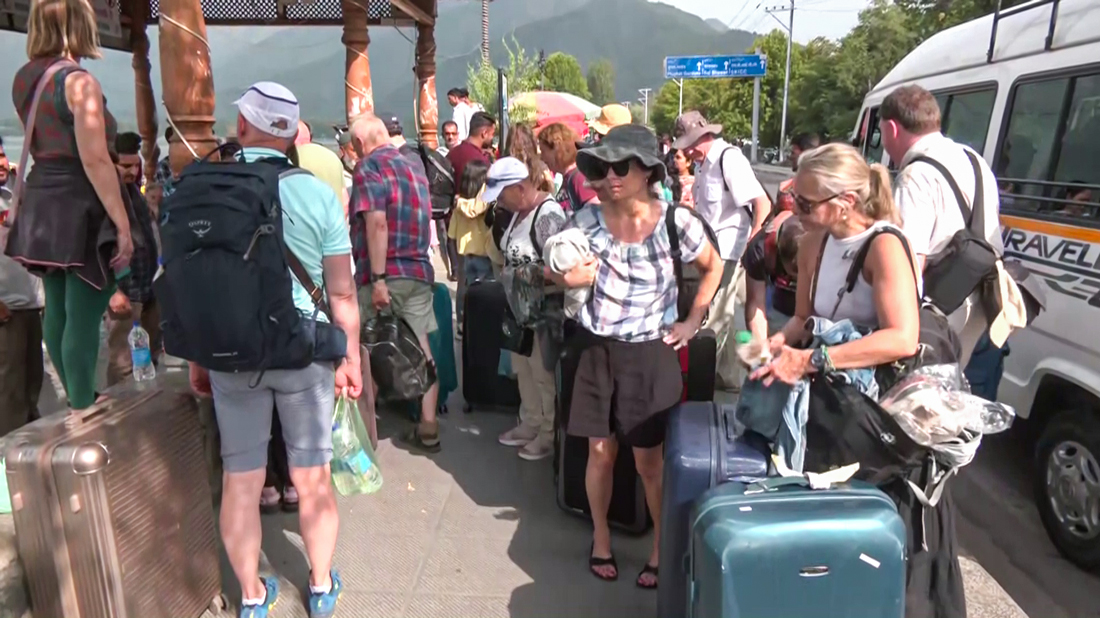 Foreign Tourists Return to Kashmir: Why ‘Paradise on Earth’ Feels Safe and Welcoming Again in 2025