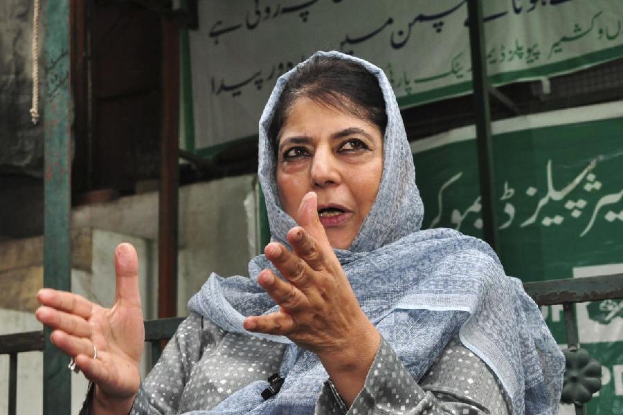 Mehbooba Mufti Urges Army Probe into Bonded Labour Allegations in Kulgam