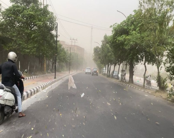 Storm Siege: Kashmir and Jammu Brace for Ferocious Winds and Destructive Hailstorms – Your Complete Survival Guide