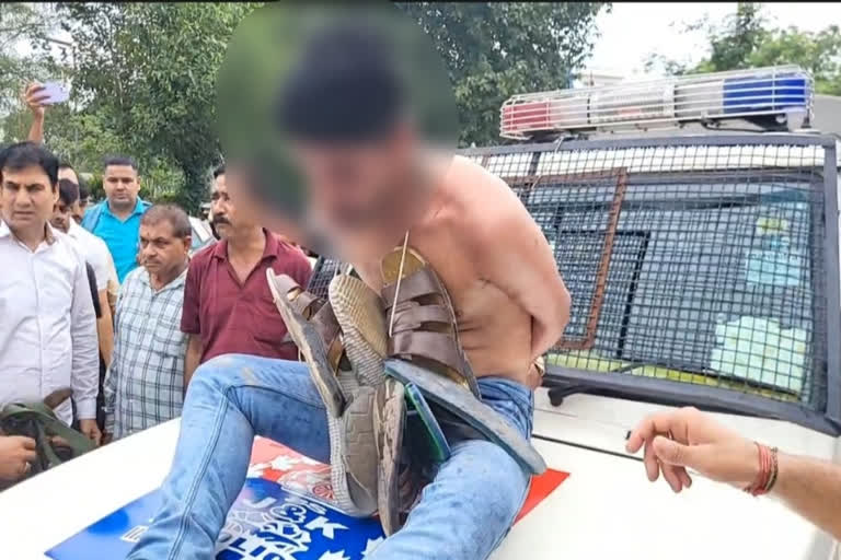 Viral Video of Kashmiri Man Paraded Semi-Naked Sparks Outrage in Jammu: Police Launch Inquiry, Public Demands Accountability