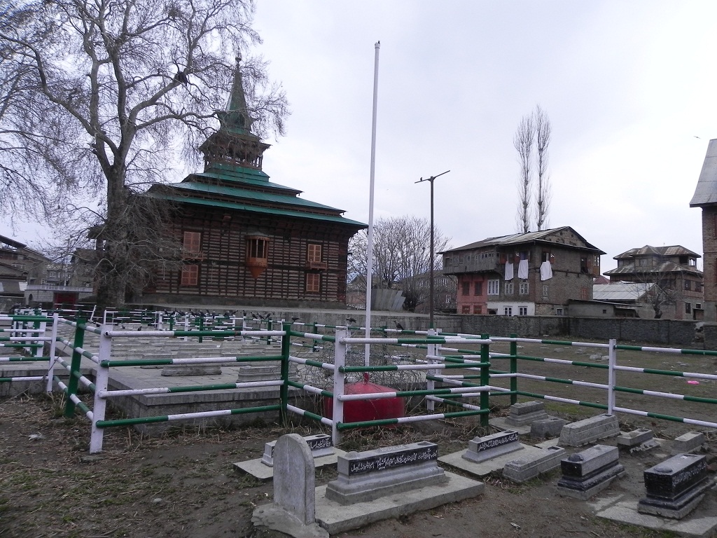 Martyrs’ Day 2025 Blocked Again: Srinagar Locks Down Graveyard, Sparks Political Outrage