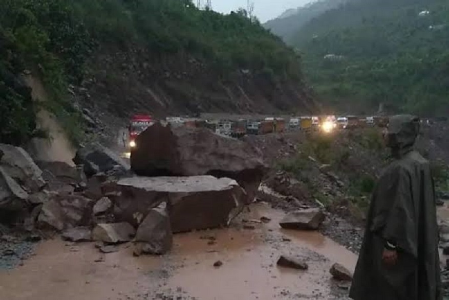 Jammu–Srinagar Highway Closed Amid Heavy Rain, Shooting Stones & Landslides
