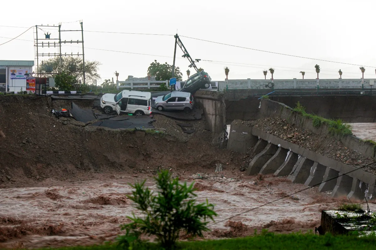 Fresh Rain Triggers Flood Warning in Jammu: Tawi, Basanter Cross Danger Mark, Roads Blocked
