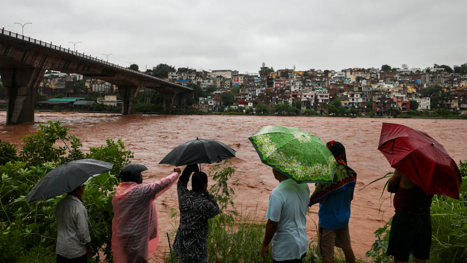 Weather Alert: Heavy Rain for Jammu, Showers in Kashmir — IMD Warns of Fresh Risks