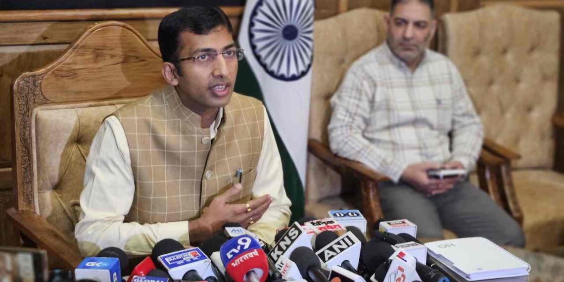 Kashmir Administration Gears Up for Winter Tourism Push Under Div Com Anshul Garg