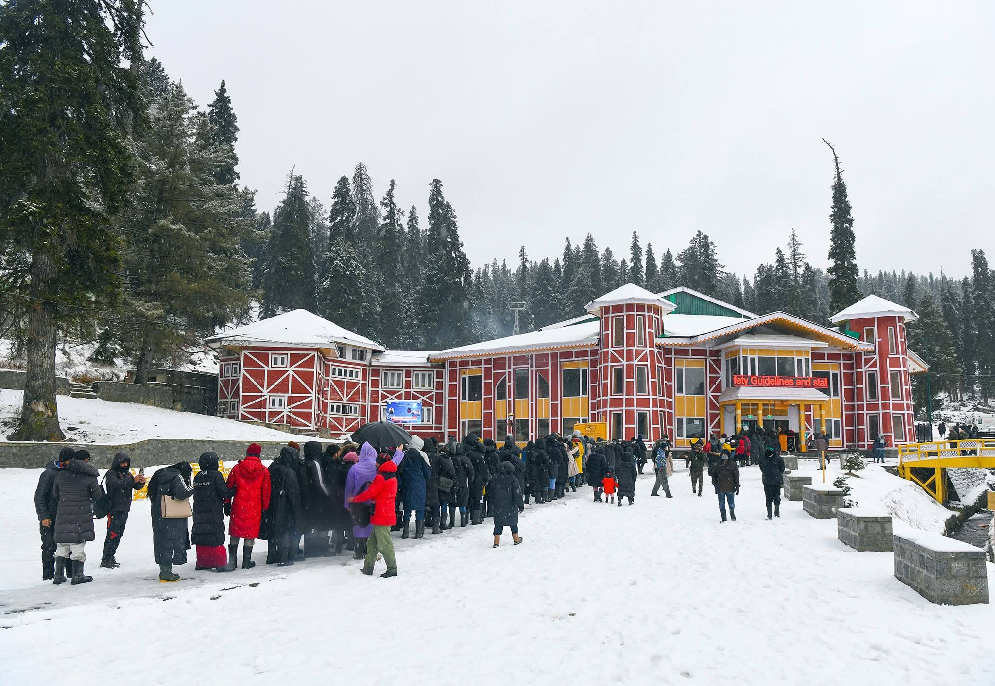 Gulmarg Glitters as Fresh Snowfall Revives Kashmir’s Winter Tourism
