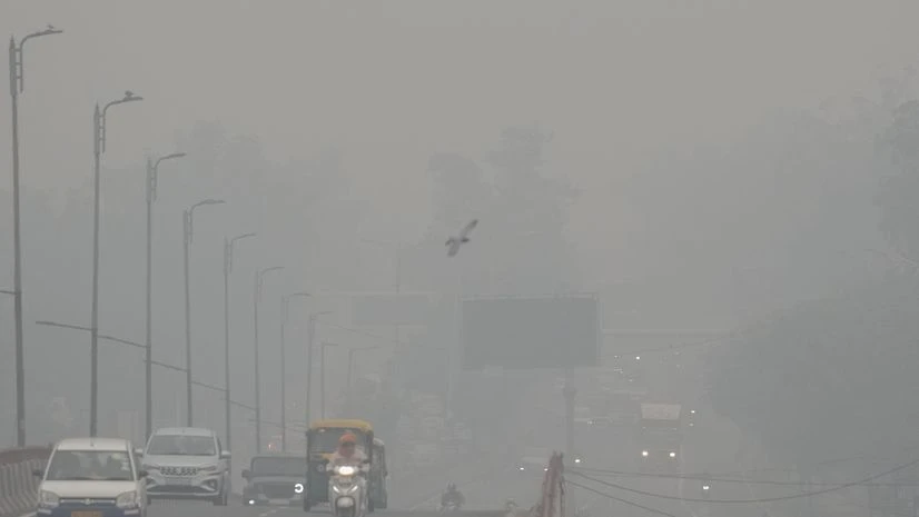 Kashmir’s Air Turns Unhealthy: How Winter Weather, Roads and Temperature Inversions Are Choking the Valley