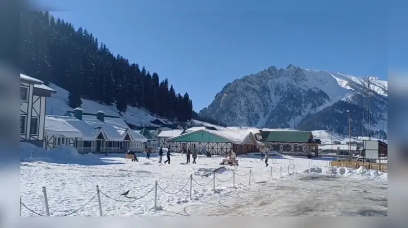 Sonamarg Transforms into a Winter Paradise as Kashmir Tourism Bounces Back