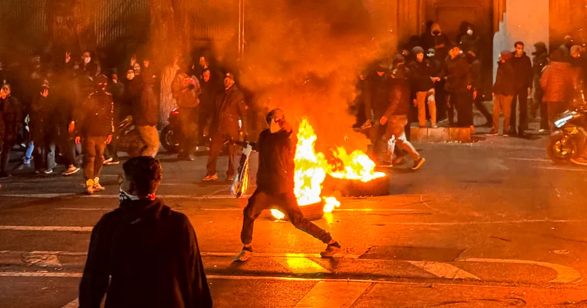 Iran on the Brink: Nationwide Uprising, Deadly Crackdown, and Direct Threats Against Trump Push Tehran Toward a Historic Flashpoint