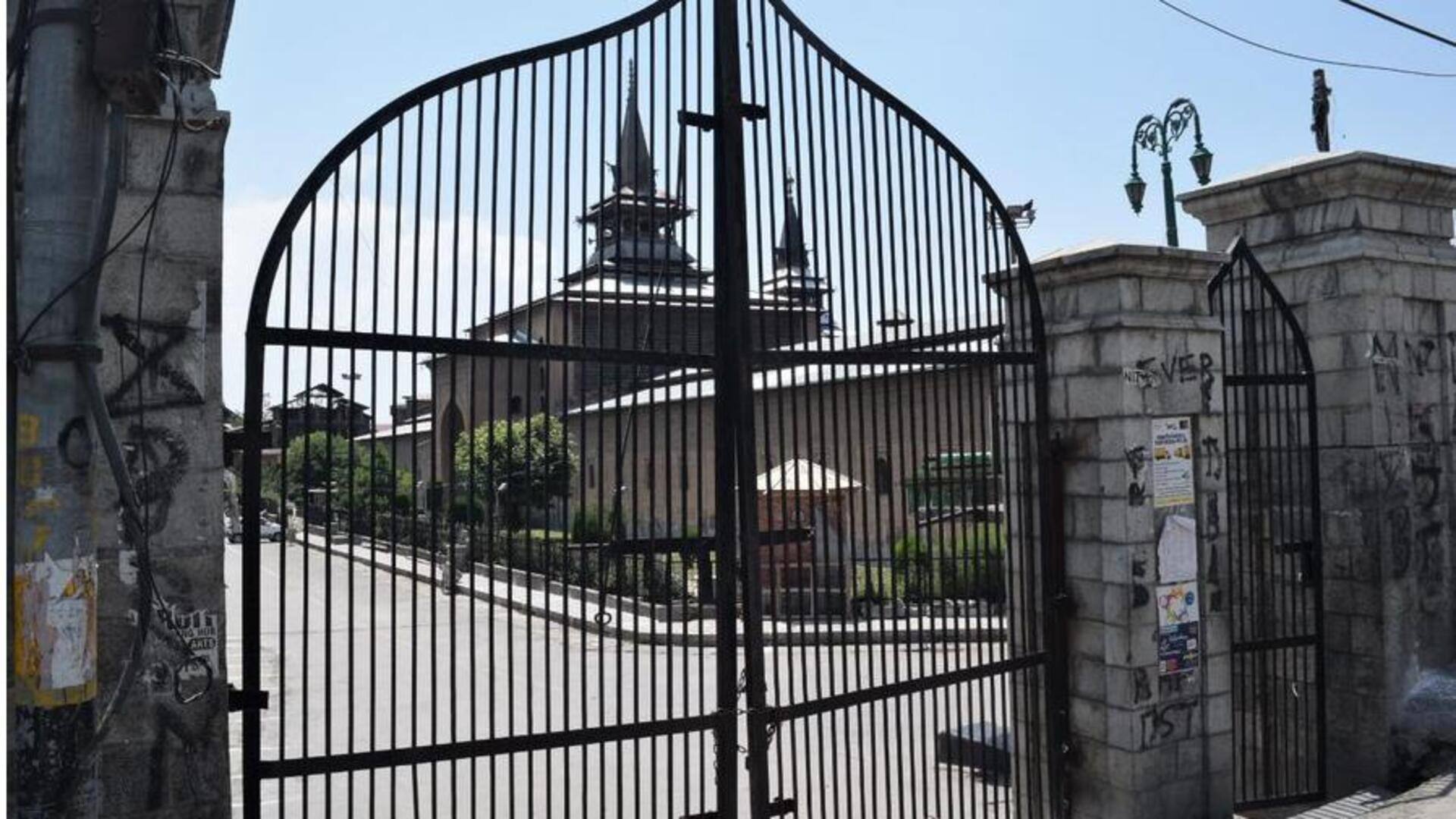 Eid 2026 in Kashmir: Omar Abdullah Slams Jamia Masjid Closure, Raises ‘Normalcy’ Question Amid Global War Remarks