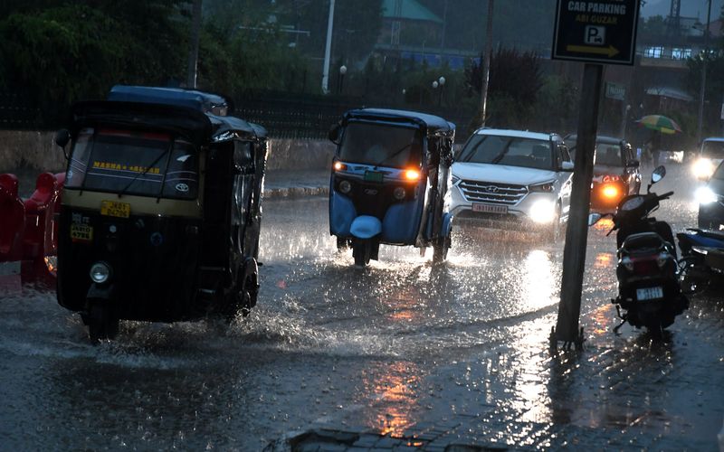Jammu & Kashmir Weather Update: Rain, Snow & Gusty Winds from March 28 Night | MeT Srinagar Forecast