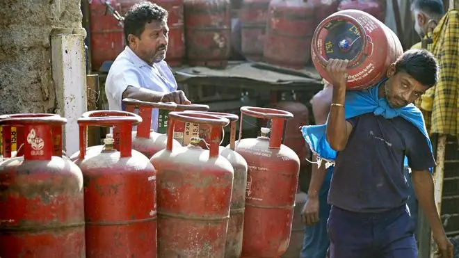 Middle East Crisis Triggers Panic Buying of Fuel and LPG in Kashmir Despite Adequate Supply
