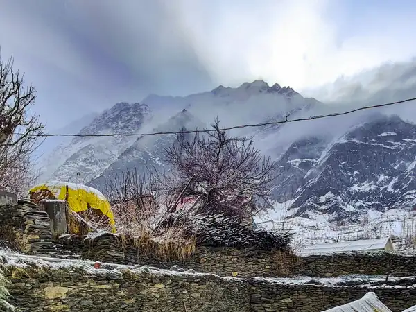 Snow in Higher Reaches, Rain Lash Kashmir Valley: A Sudden Spring Chill Disrupts Life, Revives Tourism Hopes