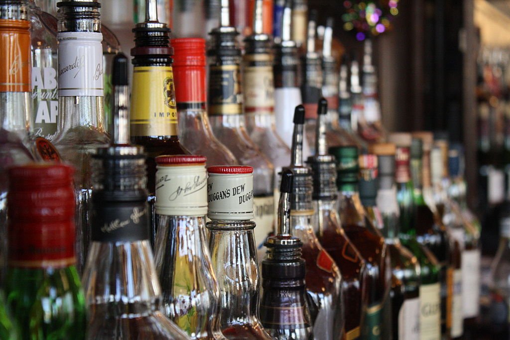Kashmir’s ₹260 Crore Liquor Debate: Revenue Lifeline or Social Crisis? Inside the Valley’s Deepening Alcohol Economy Conflict