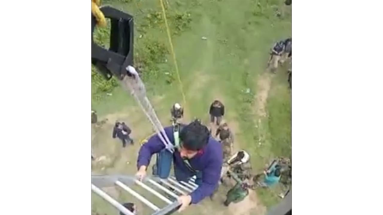 Mid-Air Scare at Gulmarg Gondola: Nearly 300 Tourists Stranded After Technical Snag Triggers Panic