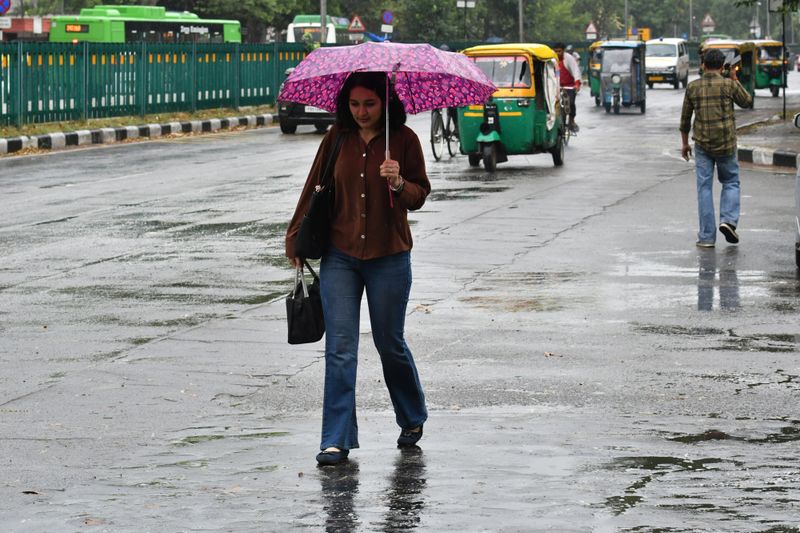Kashmir Snowfall, Jammu Heatwave: J&K Faces Sharp Climate Divide Amid Rising Rainfall Deficit