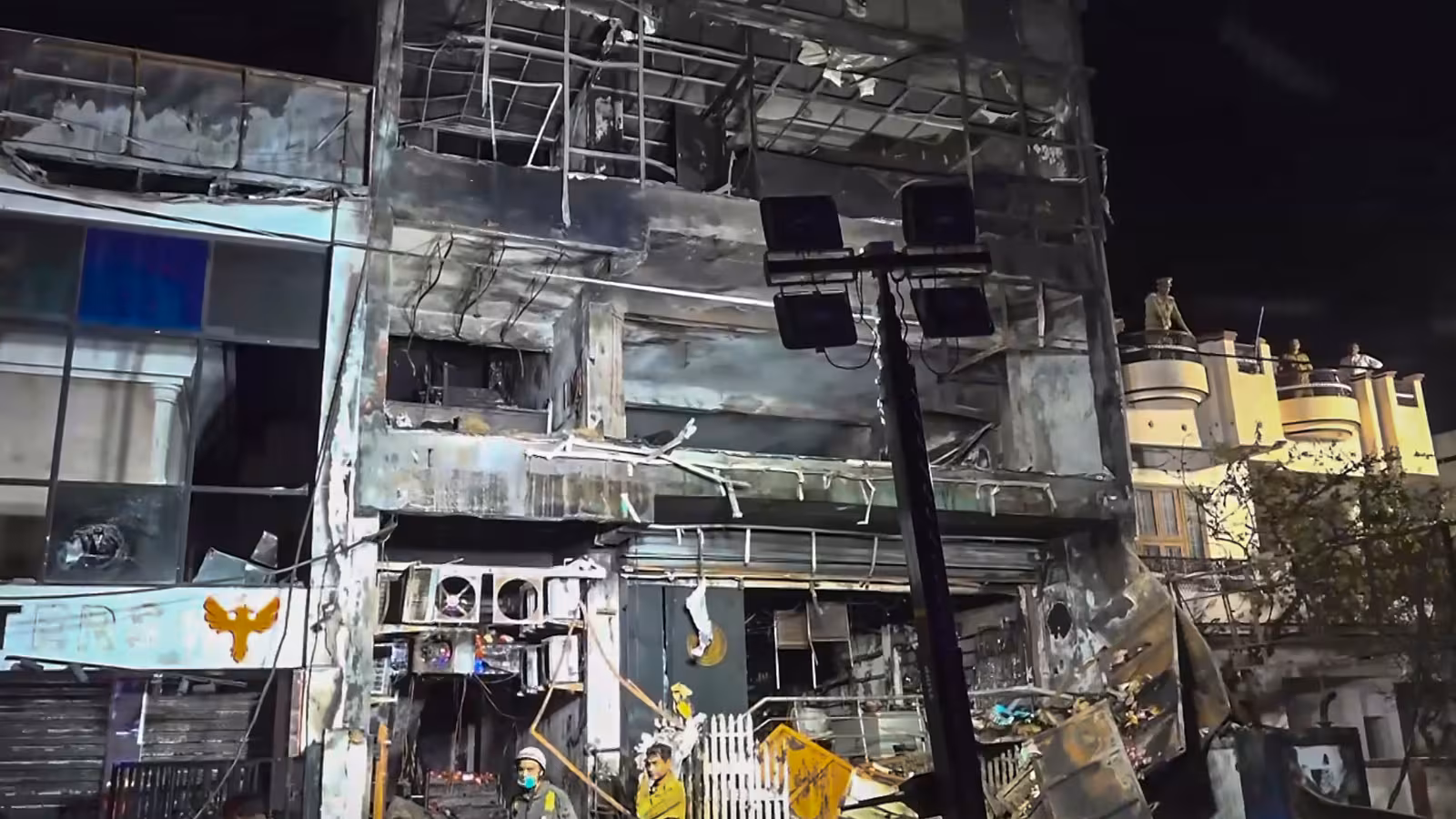 Lucknow Fire Tragedy: 15 Killed in Aliganj Blaze as Illegal Commercial Building Turns Death Trap