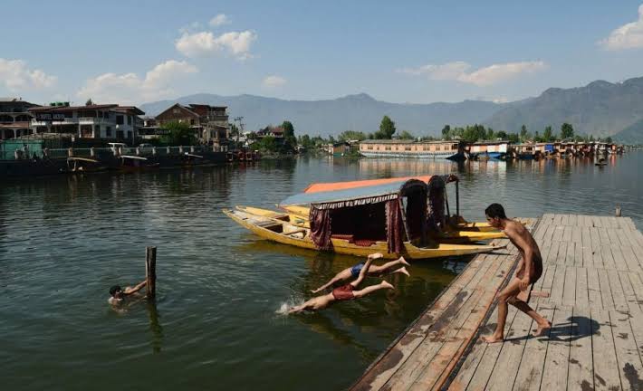 Srinagar Sizzles at 35.2°C as Rain Promises Relief: Kashmir's Heatwave May Finally Break This Week