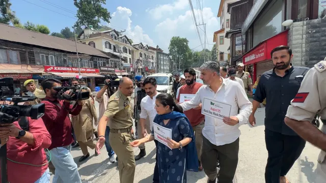 Article 370 Protest Turns Confrontational: Mehbooba Mufti, Iltija Booked Over Alleged Assault on Police