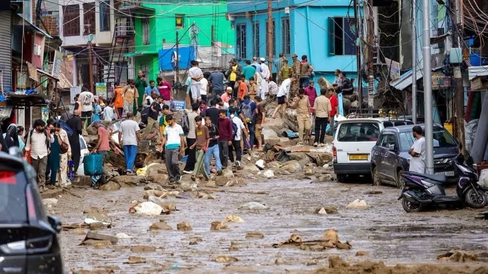 Heavy Rain in Jammu Triggers Waterlogging, Flood Risk and Traffic Disruptions