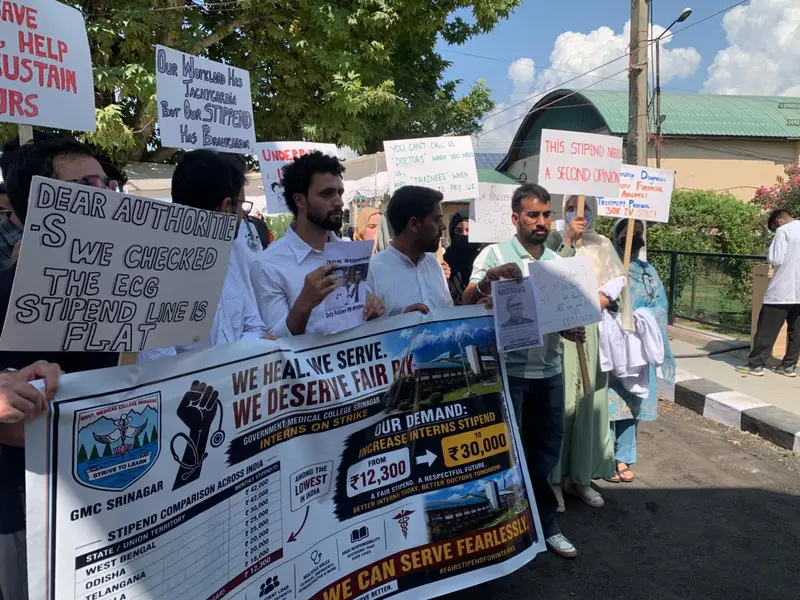 J&K Medical Interns’ Stipend Protest Turns Political as Ruhullah Mehdi Questions ‘Warnings’