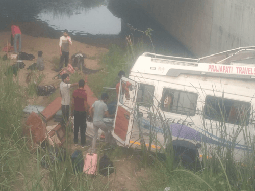 Rajasthan Expressway Tragedy: 8 Killed as Passenger Vehicle Falls into Drain Near Kota